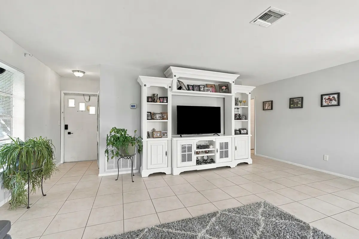 Living Area at 2886 FERNLEY Drive 32, West Palm Beach