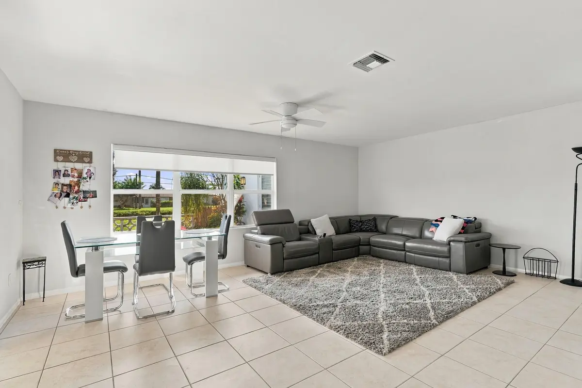 Living Area at 2886 FERNLEY Drive 32, West Palm Beach