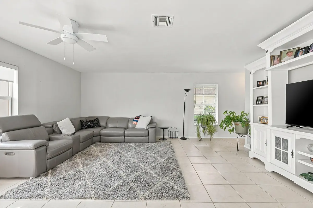 Living Area at 2886 FERNLEY Drive 32, West Palm Beach