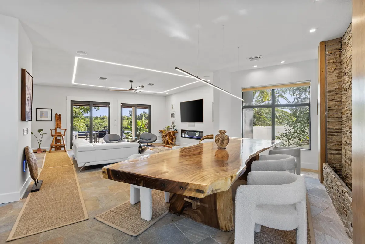 Dining at 6787 BAYSHORE Drive, Lake Worth