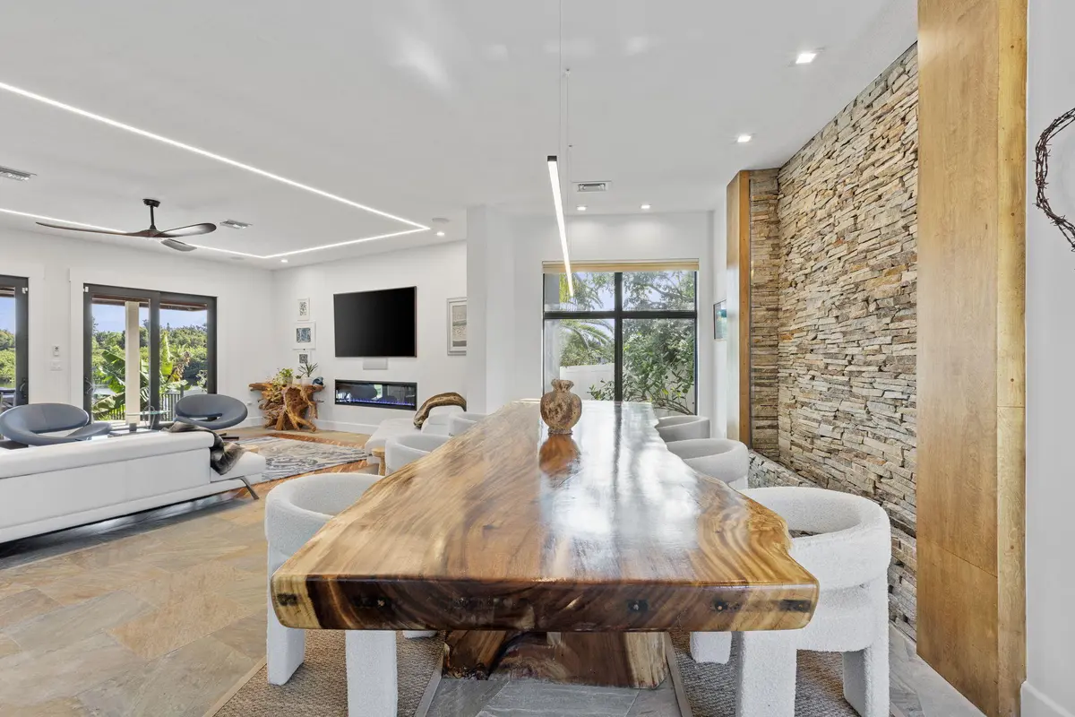 Dining at 6787 BAYSHORE Drive, Lake Worth