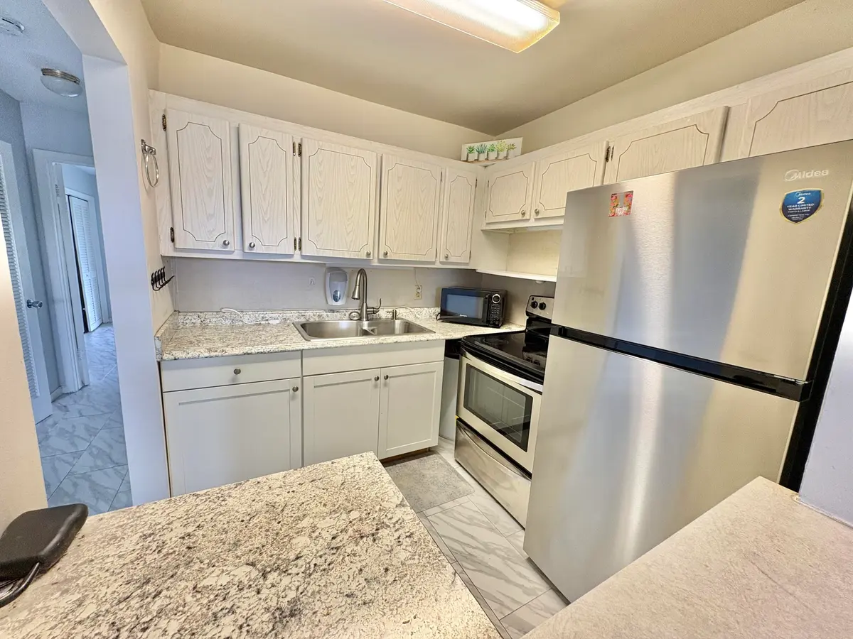 double sink at 47 EASTHAMPTON B, West Palm Beach
