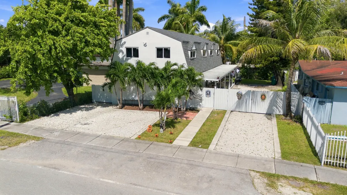 AR Media 3 at 2805 NW 11th Street, Miami