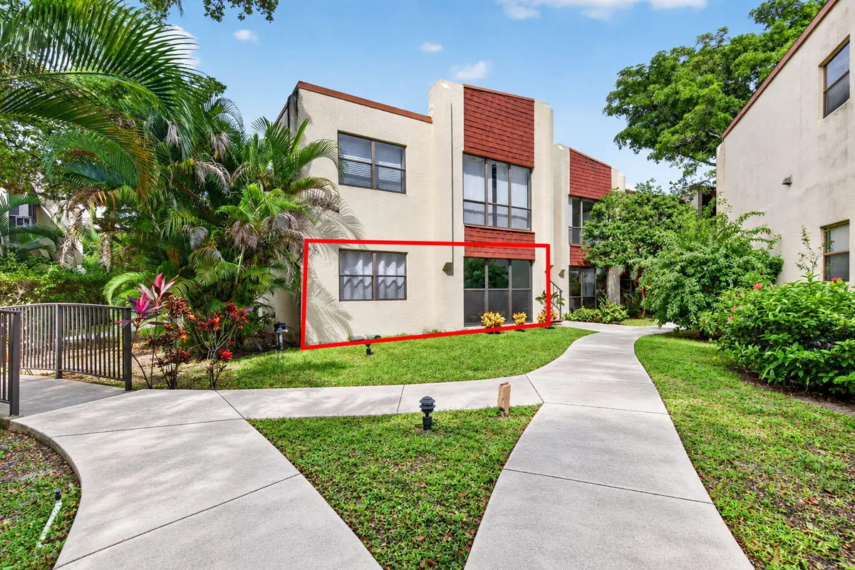 Front Bldg at 301 N Pine Island Road 162, Plantation