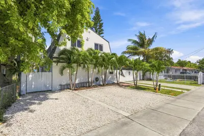 2805 NW 11th Street, Miami – Duplex for sale