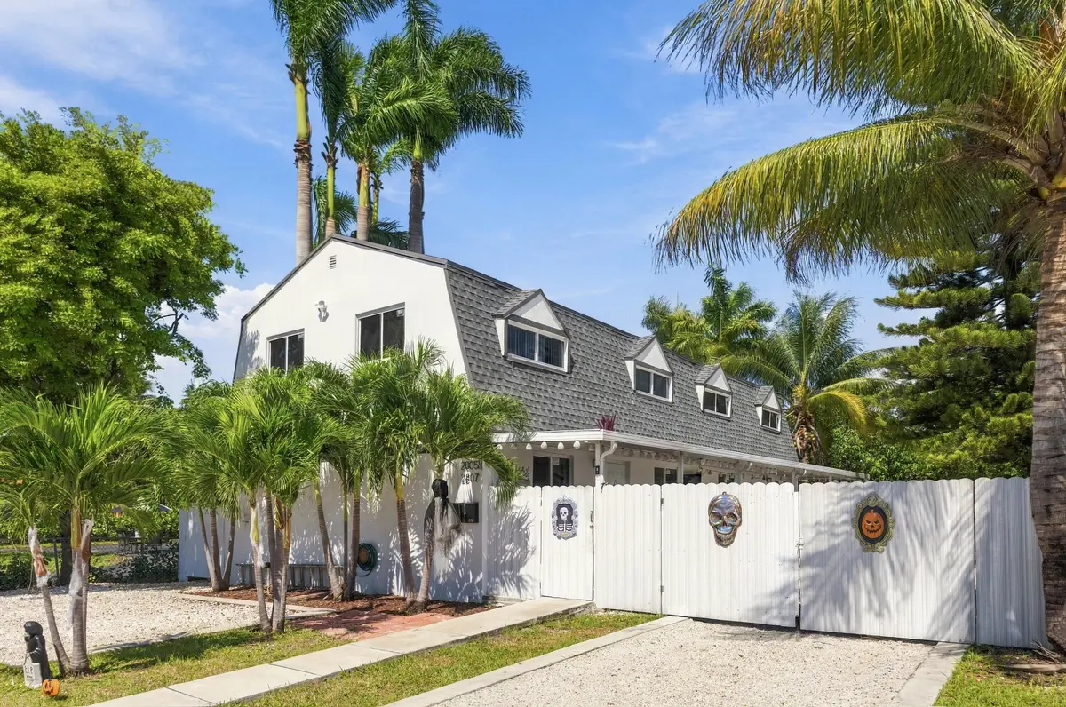 AR Media 18 at 2805 NW 11th Street, Miami