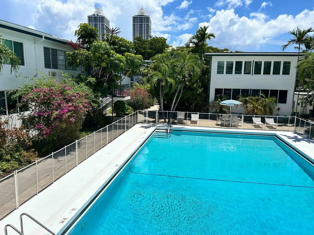 4720 PINE TREE Drive 11, Miami Beach, FL – photo 1