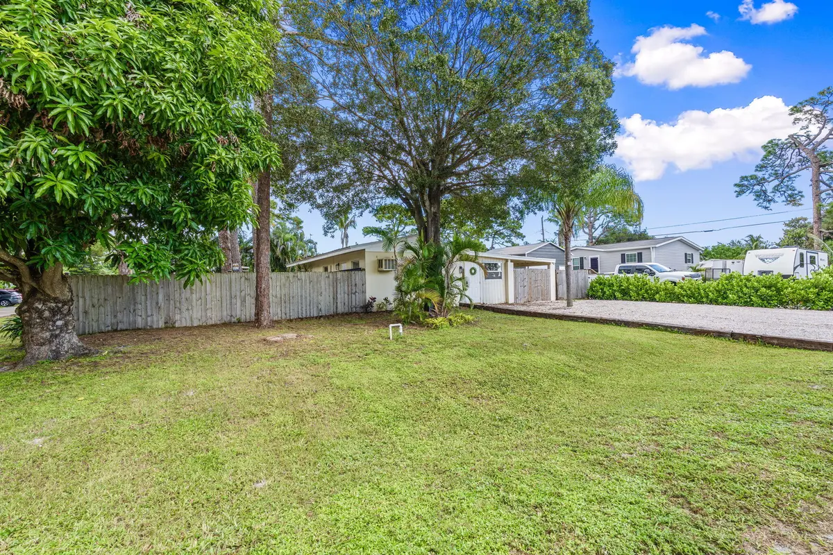 4-web-or-mls-DSC05105 (2) at 5317 SE ISABELITA Avenue, Stuart