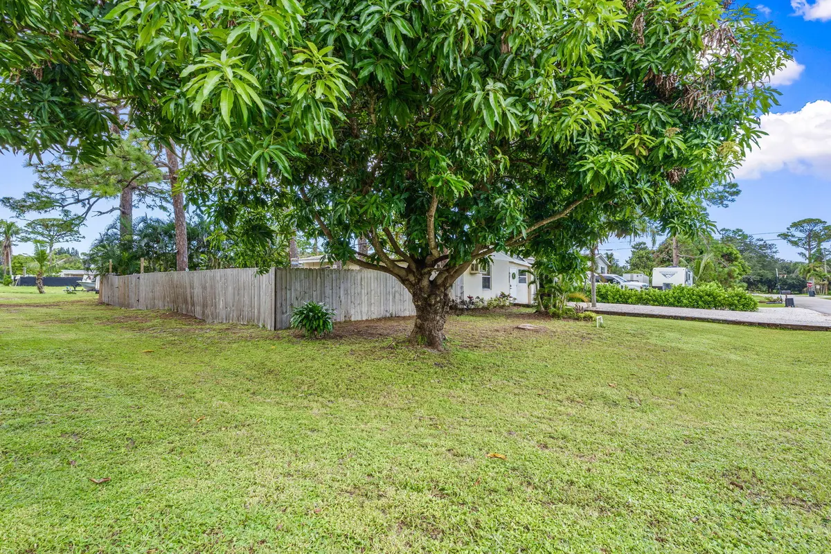 3-web-or-mls-DSC05110 (2) at 5317 SE ISABELITA Avenue, Stuart