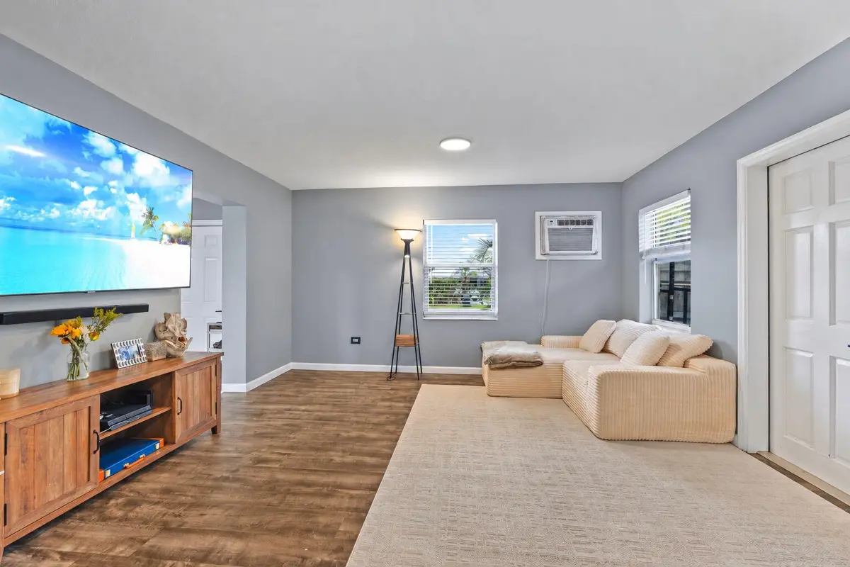 7-web-or-mls-B9B608D6-80CC-4258-A234-867 at 5317 SE ISABELITA Avenue, Stuart