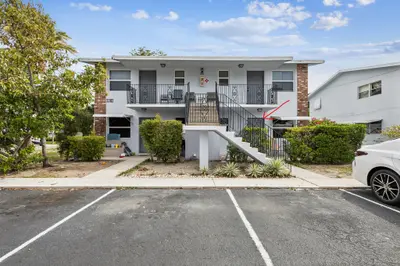 2202 SE 3rd Street 2, Boynton Beach – Apartment for rent