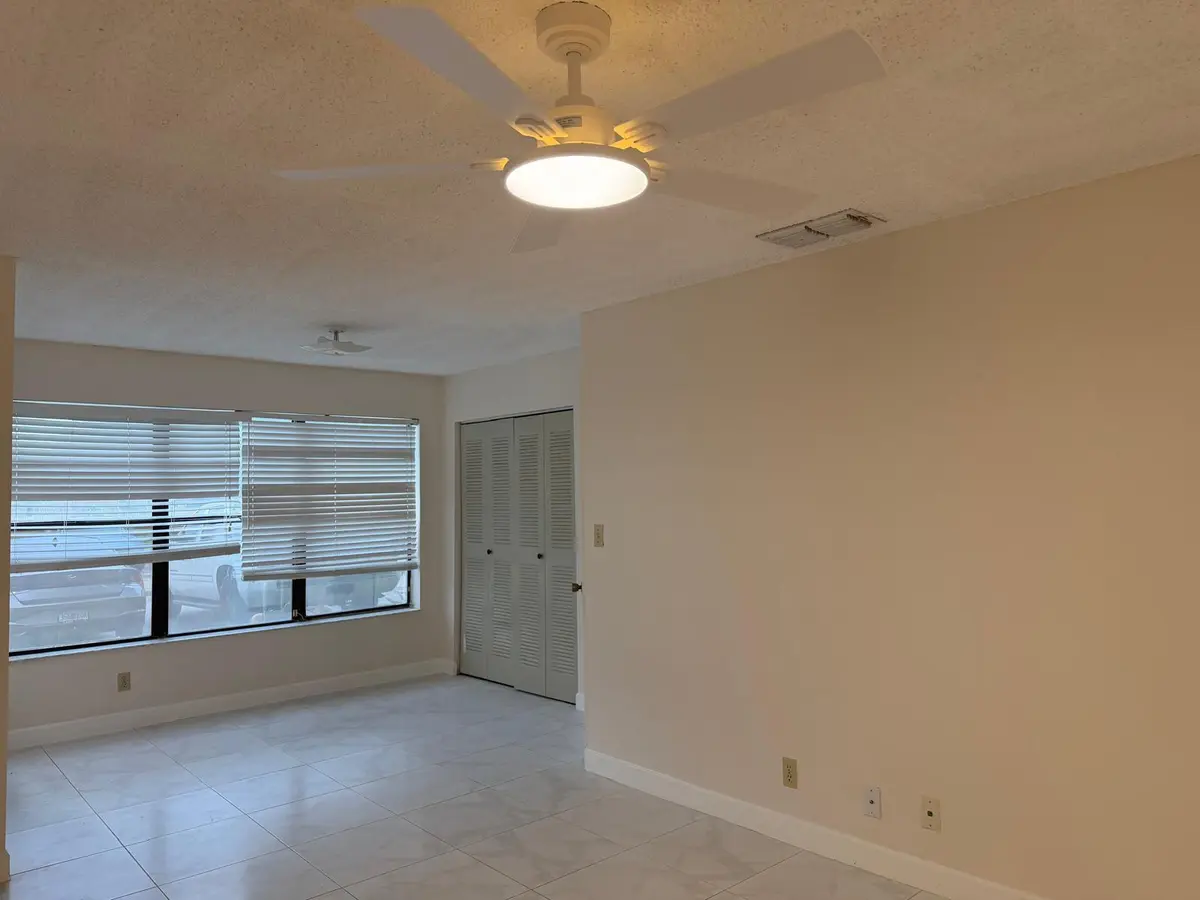 8dbbf634-4b8f-4ead-90fa-6f33ecbdd8cd at 2926 S UNIVERSITY Drive 6105, Davie