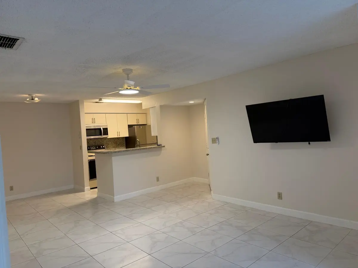 37d346f1-a4a1-4a9a-acaf-119b94b7d6c5 at 2926 S UNIVERSITY Drive 6105, Davie