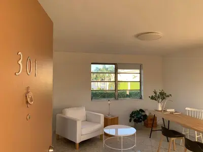 649 SW 9 Street 301, Miami – Condominium for rent