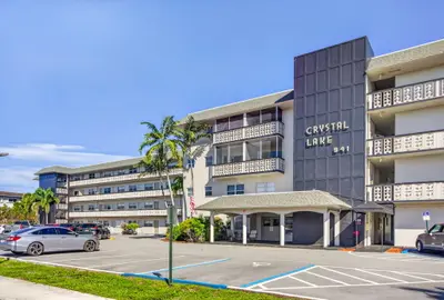 941 Crystal Lake Drive 307, Deerfield Beach – Condominium for sale