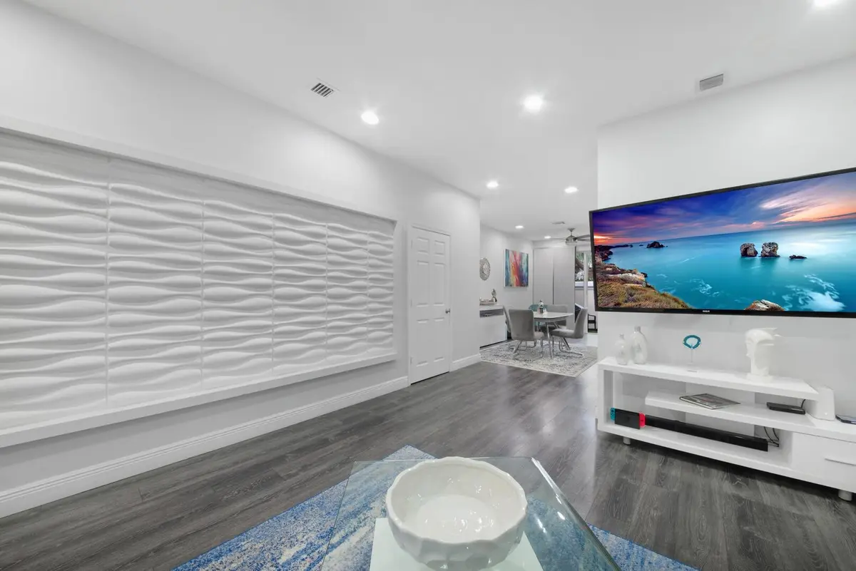 High Hat Lighting at 6960 LONG PINE Circle, Coconut Creek