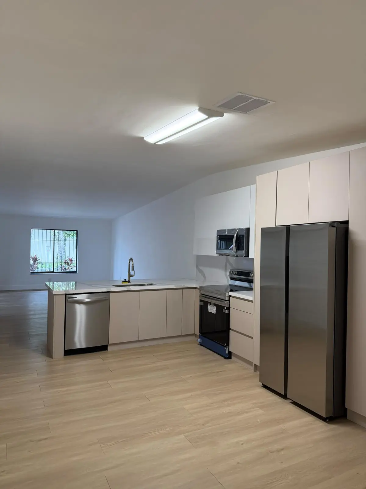 6480 NW 191ST, Hialeah, FL – photo 2