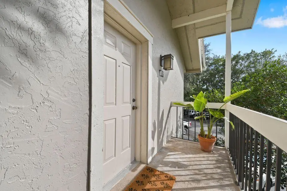 Entry at 11863 Wimbledon Circle 507, Wellington