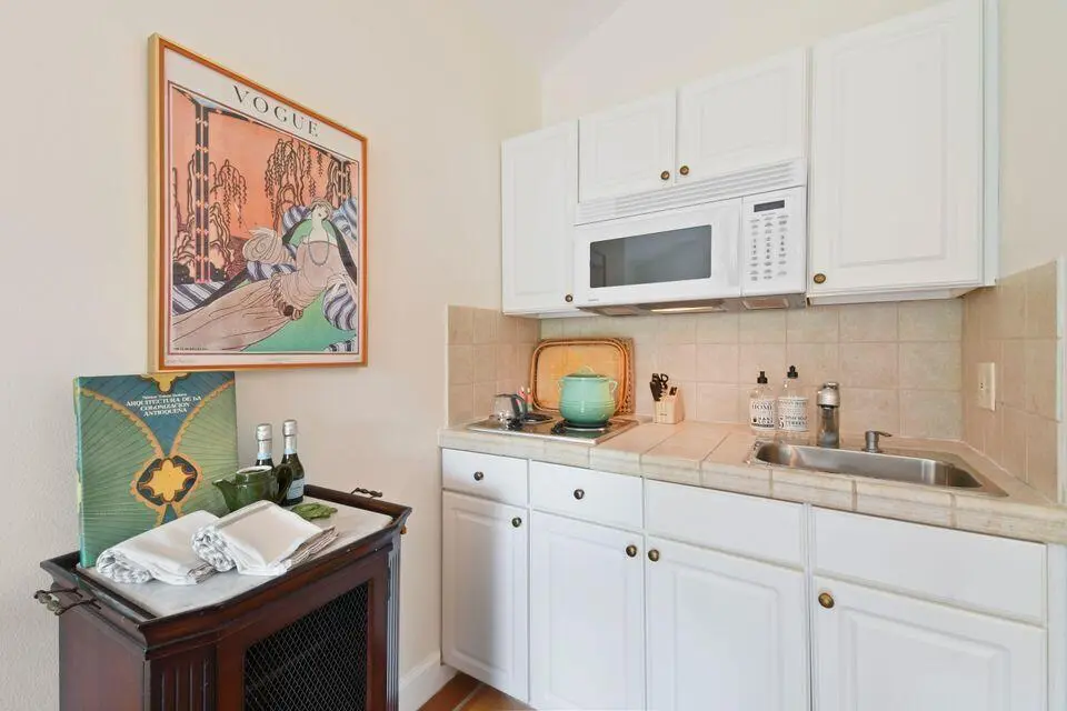 Kitchette at 11863 Wimbledon Circle 507, Wellington
