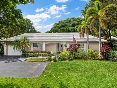 3745 OAKS CLUBHOUSE Drive V-8, Pompano Beach – Villa for sale