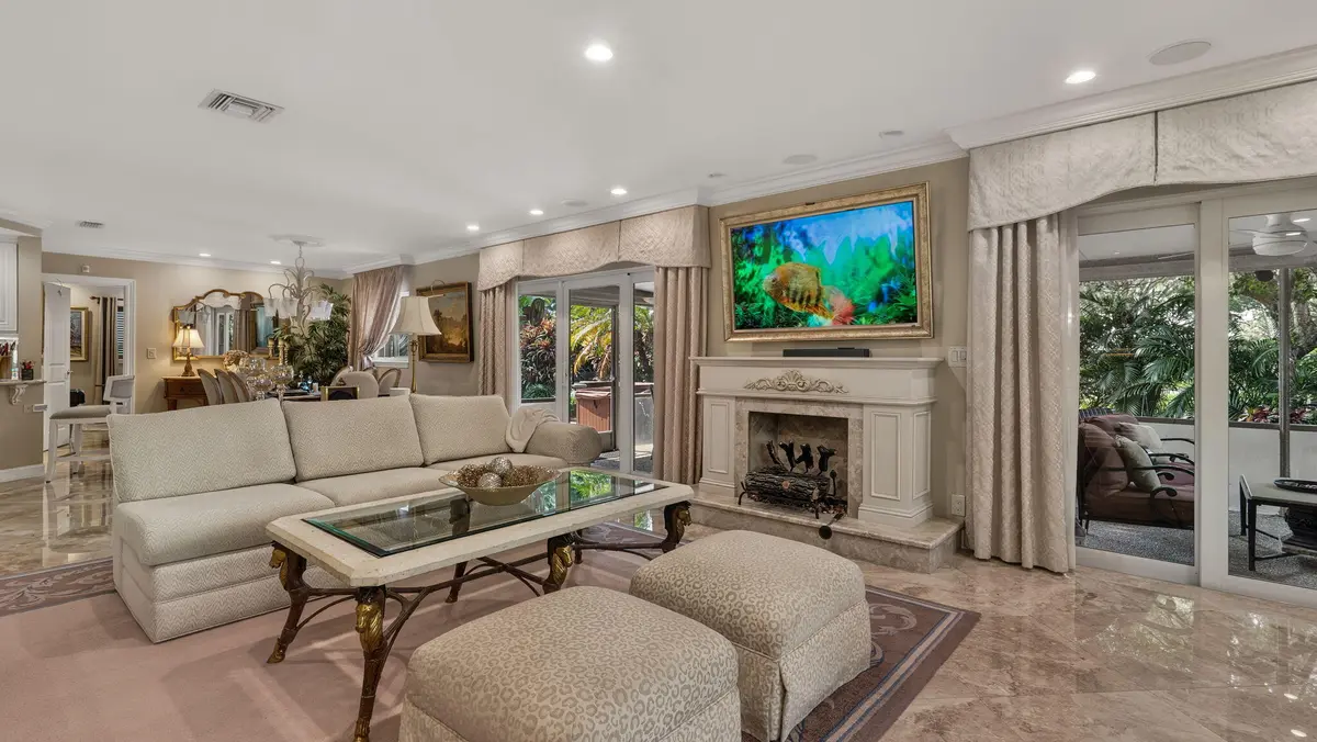 13-web-or-mls-DSC00395 at 3745 OAKS CLUBHOUSE Drive V-8, Pompano Beach