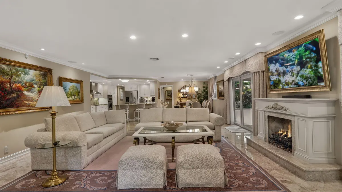 32-web-or-mls-DSC00475 at 3745 OAKS CLUBHOUSE Drive V-8, Pompano Beach