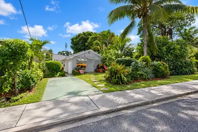 906 S J Street, Lake Worth Beach – Single Family Residence for sale