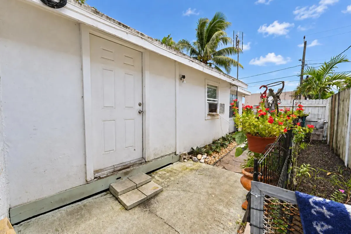 906 side at 906 S J Street, Lake Worth Beach