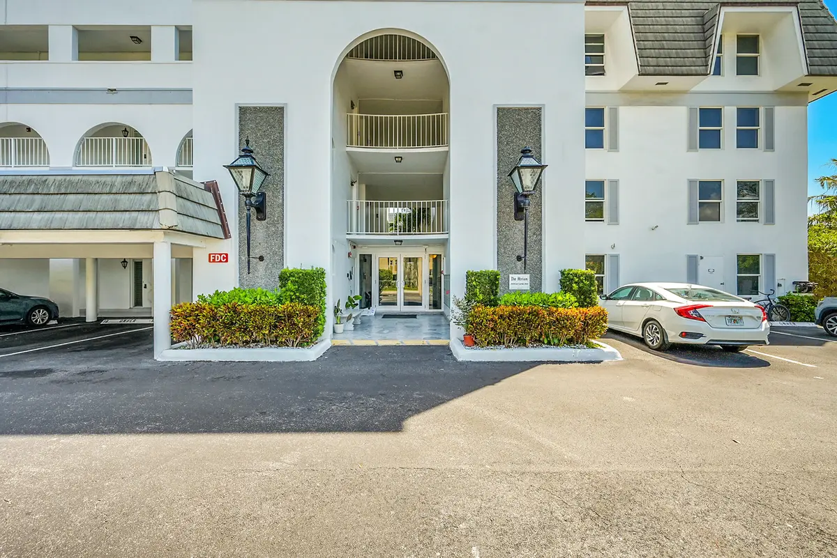 800 E Camino Real 305 at 800 E Camino Real 305, Boca Raton