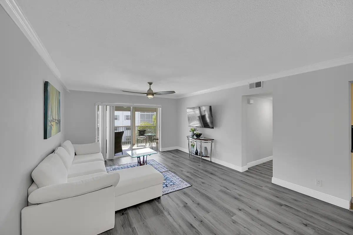 800 E Camino Real 305 at 800 E Camino Real 305, Boca Raton
