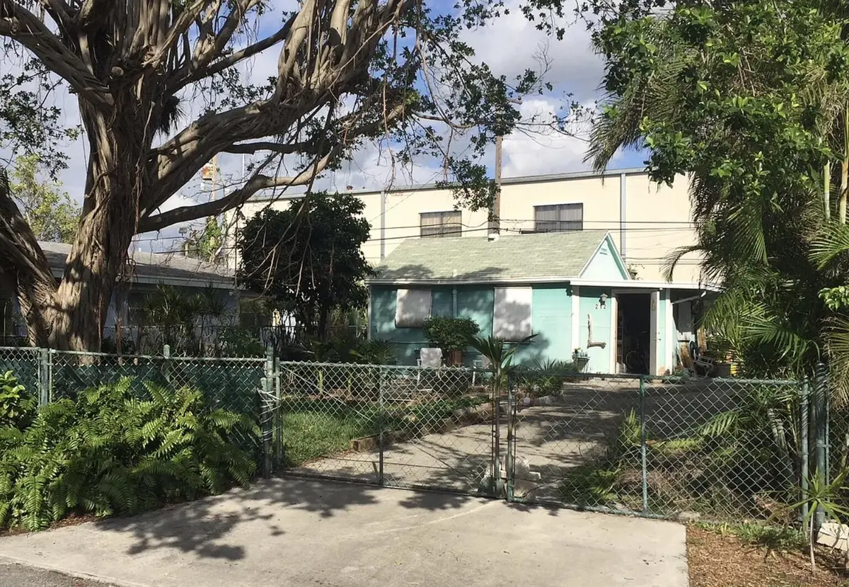 212 E 25th St 1/br 1/ba 320 at 212 E 25TH Street, Riviera Beach