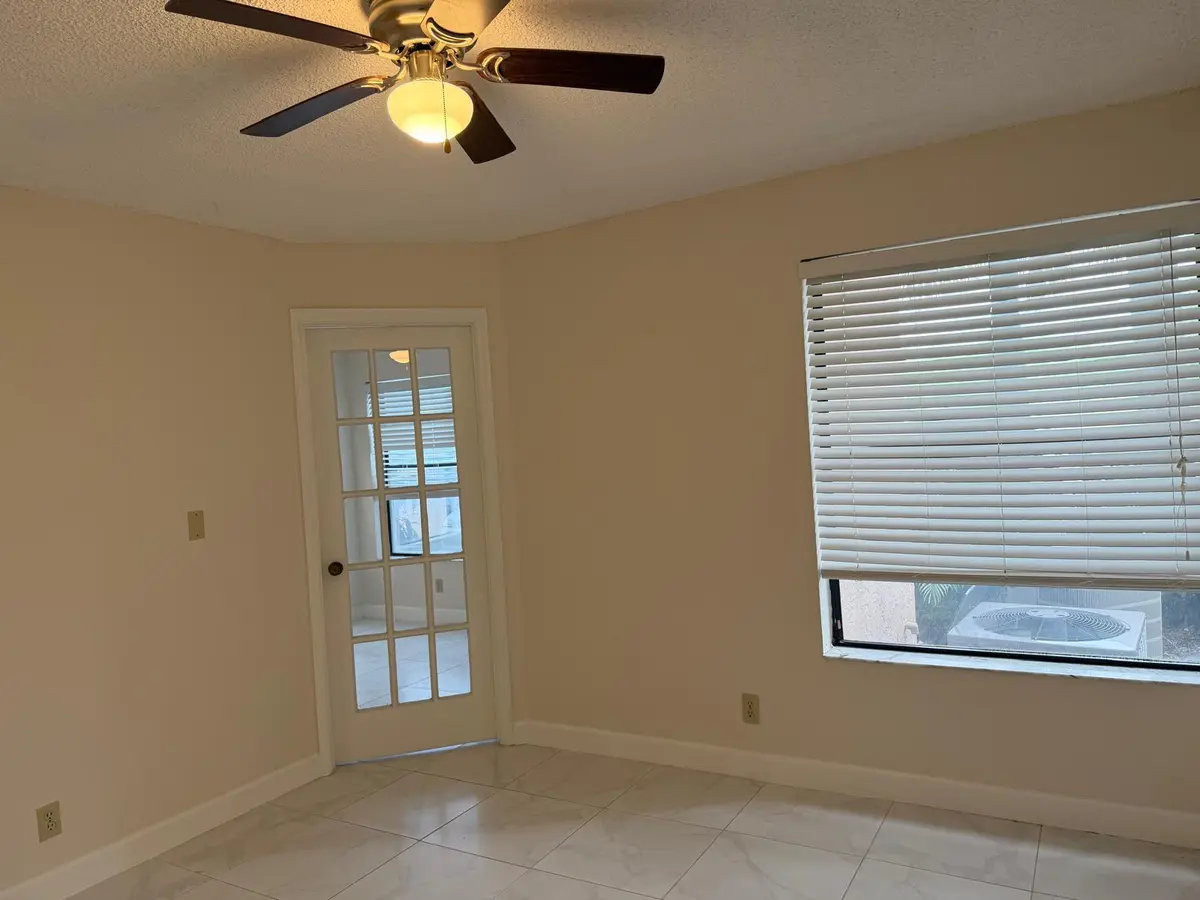 2bb99100-f70b-4700-a969-74054df9c12d at 2926 S UNIVERSITY Drive 6105, Davie