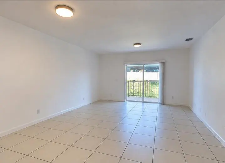 sala_limpio at 1300 NE 109TH Street 301, Miami