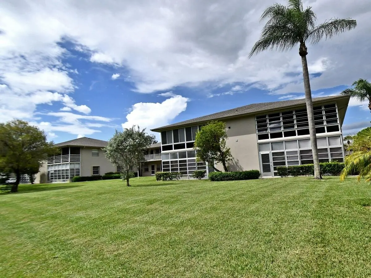 12 lake vista at 12 Lake Vista Trail 202, Port St. Lucie
