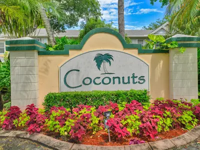 219 Mallory Court, Weston – Townhouse for sale