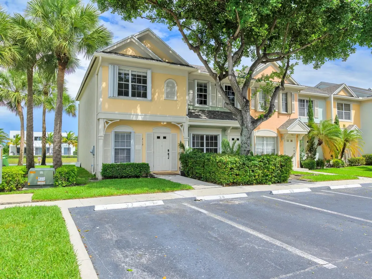 Photo 3 at 219 Mallory Court, Weston