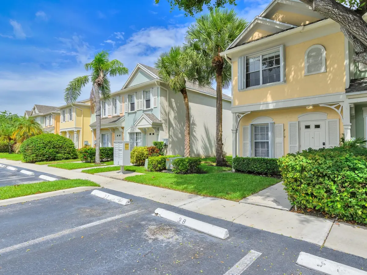 Photo 4 at 219 Mallory Court, Weston