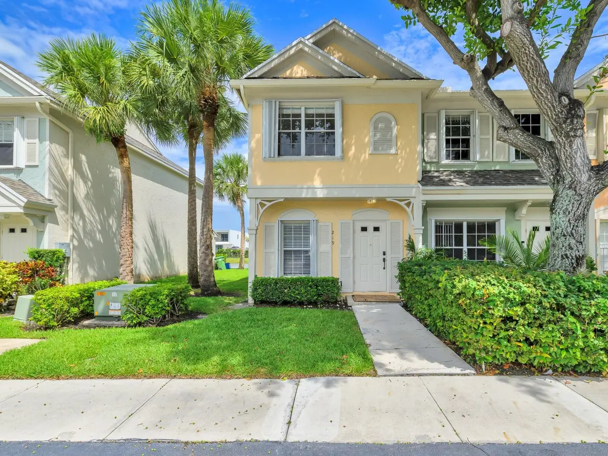 Photo 5 at 219 Mallory Court, Weston