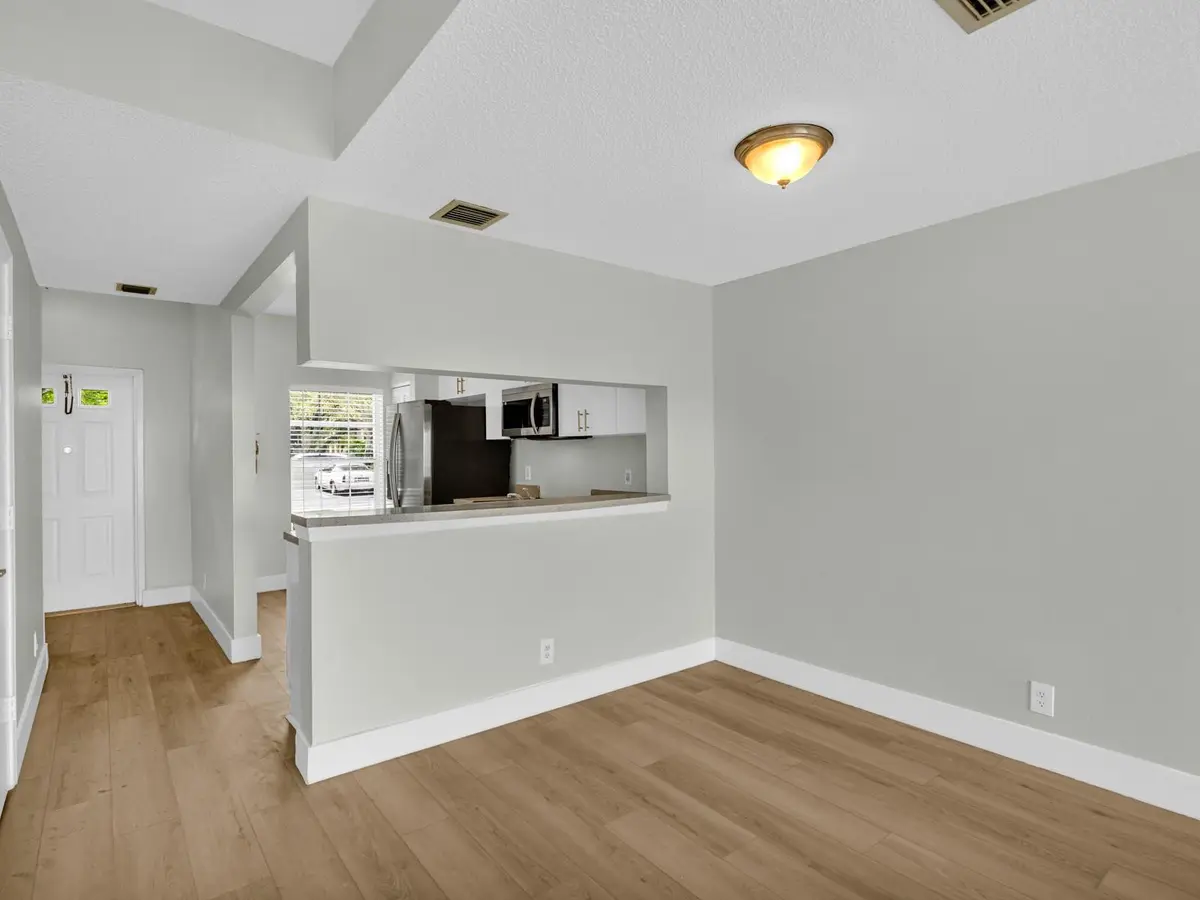 Photo 8 at 219 Mallory Court, Weston