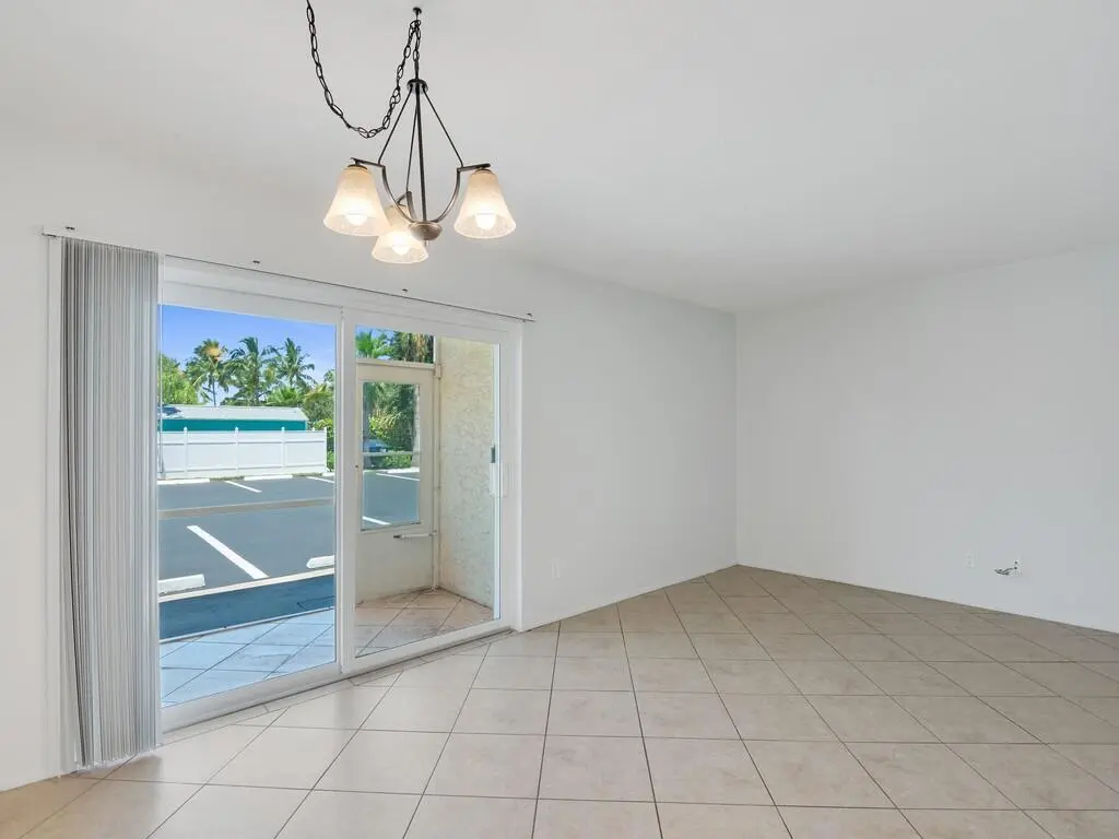 LR at 1845 ROBALO Drive 106D, Vero Beach