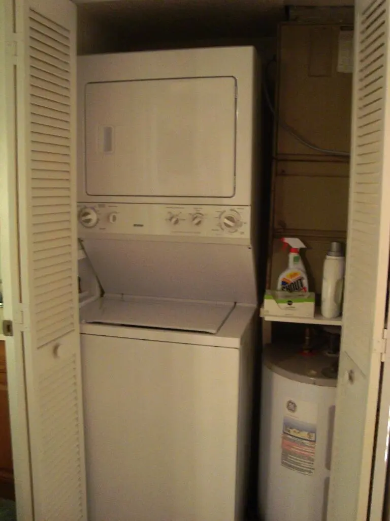 Laundry at 4250 N HIGHWAY A1A 1005, Fort Pierce