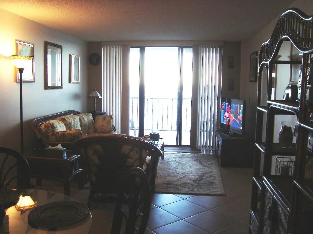 LR at 4250 N HIGHWAY A1A 1005, Fort Pierce
