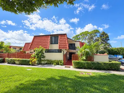 3838 Victoria Drive, West Palm Beach – Townhouse for sale