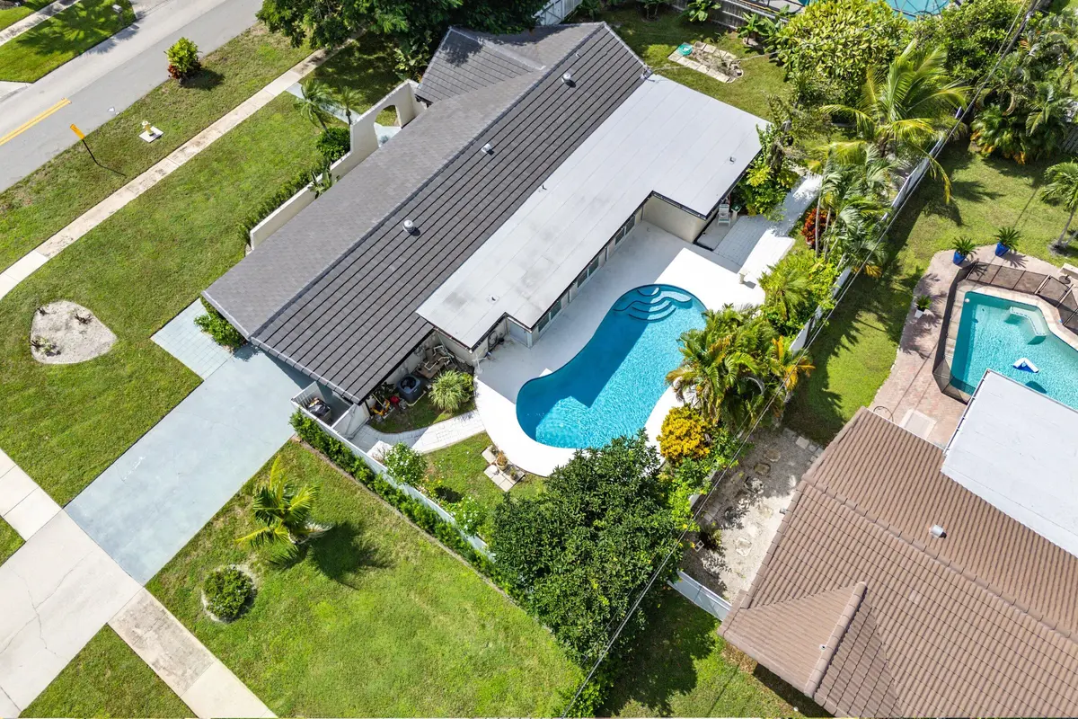 042-2013ArdleyRoad-NorthPalmBeach-FL-334 at 2013 ARDLEY Road, North Palm Beach