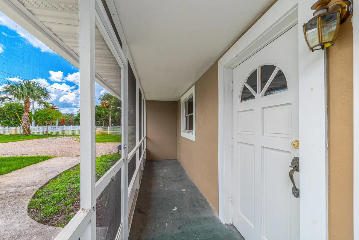 925 SE Osceola St, Stuart, FL 34994-3 at 925 SE OSCEOLA Street, Stuart