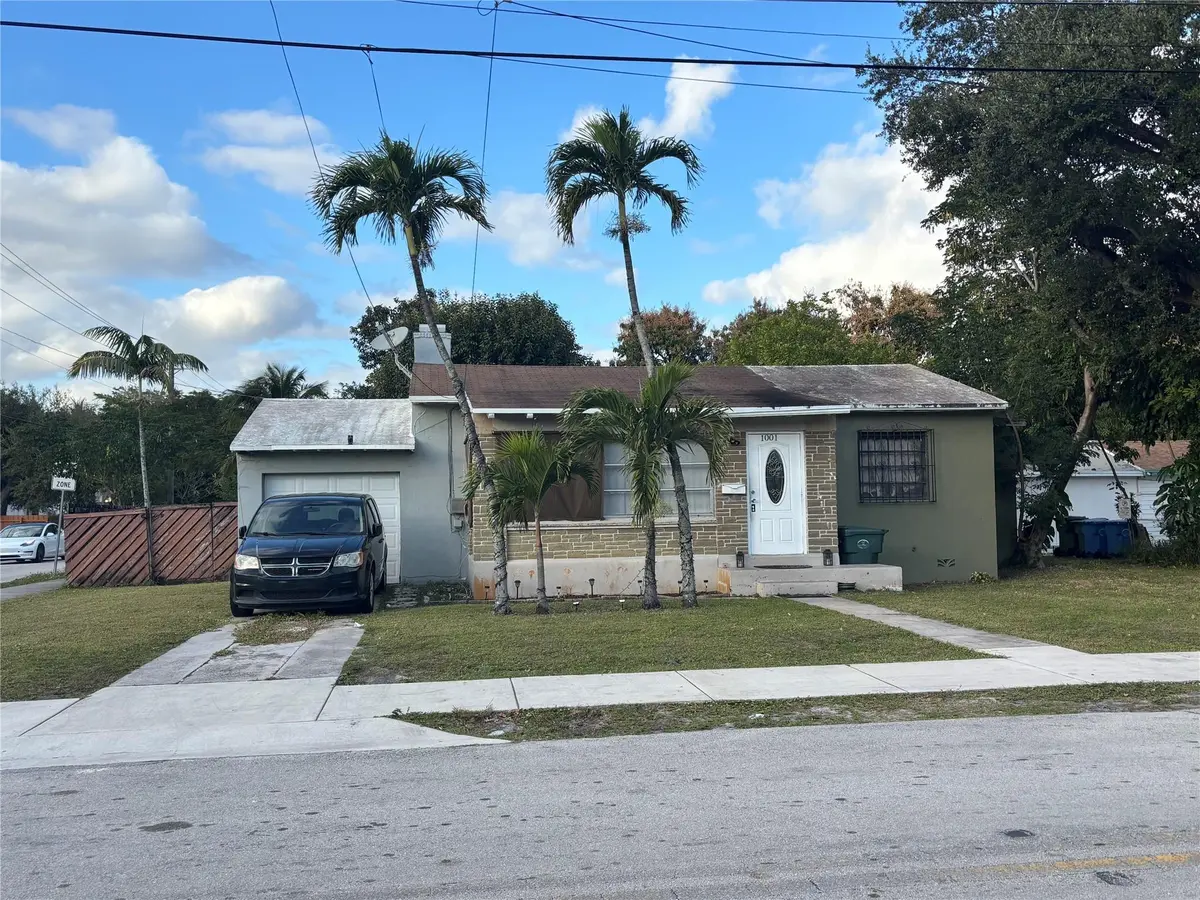 Photo 2 at 1001 NE 33RD Street, Oakland Park