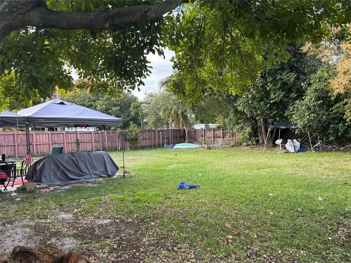 Photo 5 at 1001 NE 33RD Street, Oakland Park