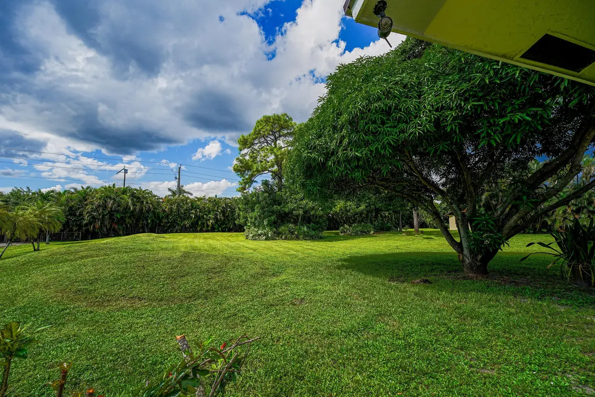 Side view at 4971 Palm Hill Drive, West Palm Beach