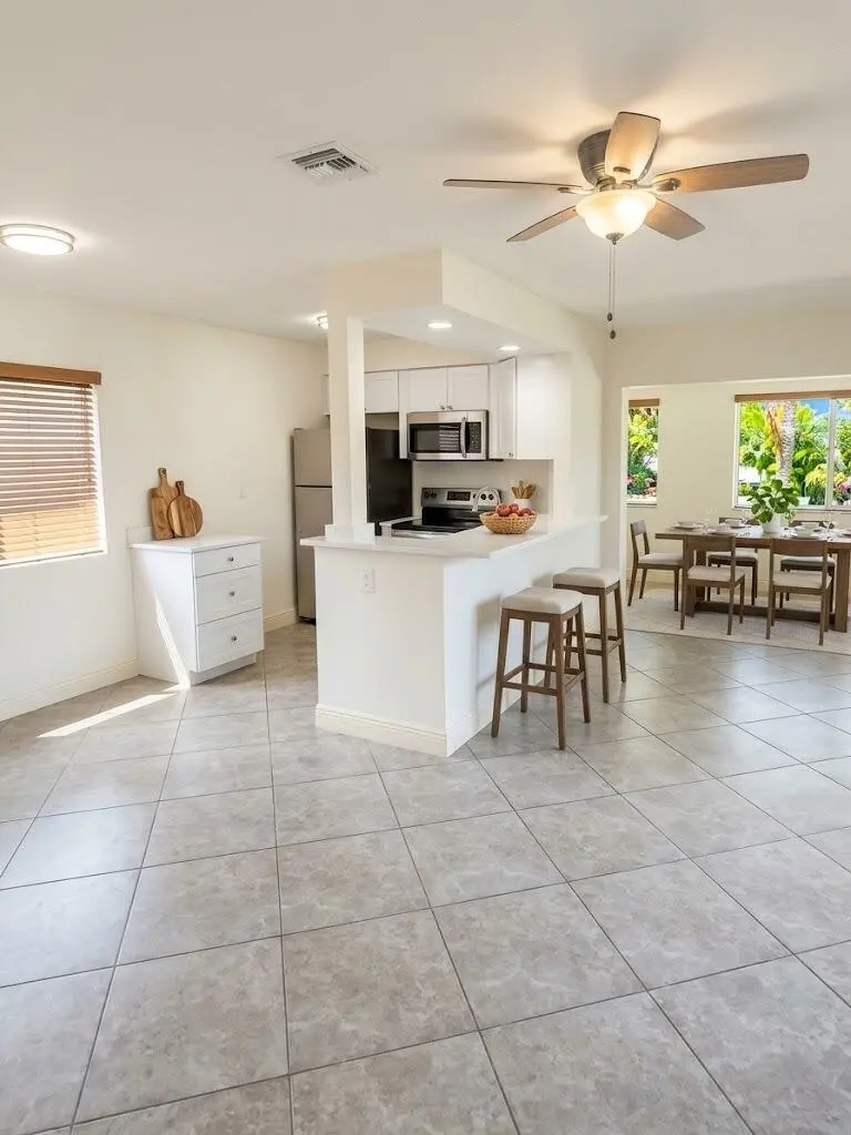Bar Area at 2713 NE 33rd Avenue 2, Fort Lauderdale