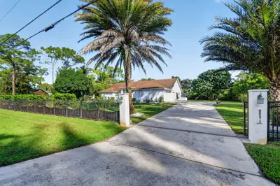 8895 Palomino Drive, Lake Worth – Single Family Residence for sale
